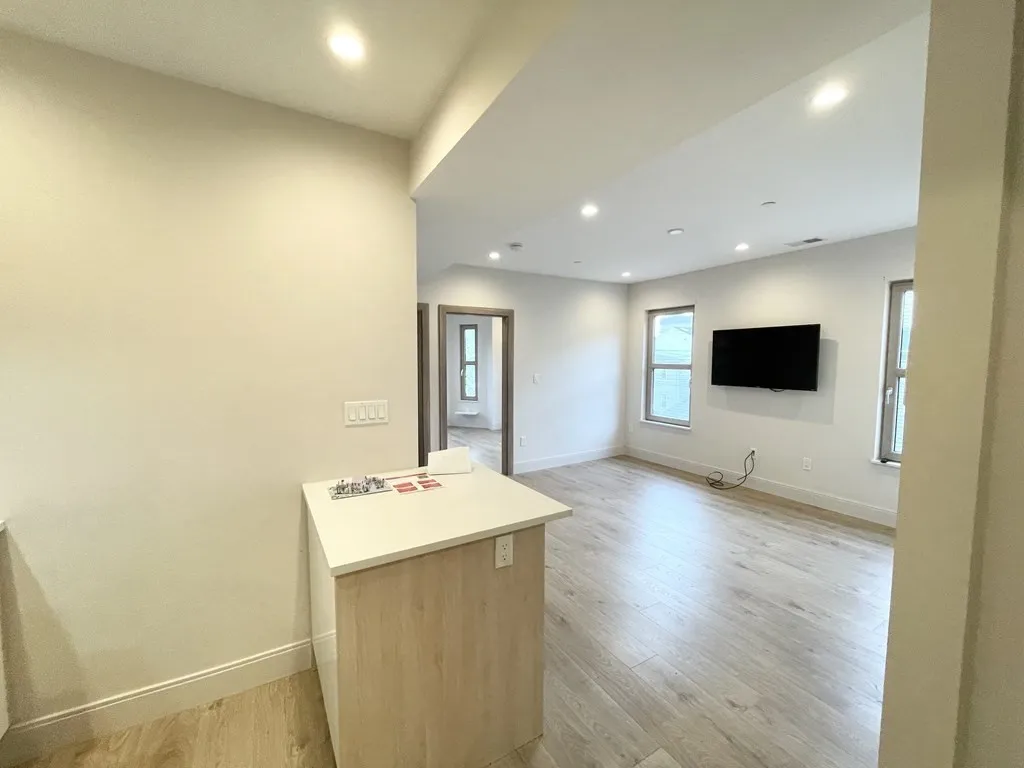 118 Buttonwood, Boston