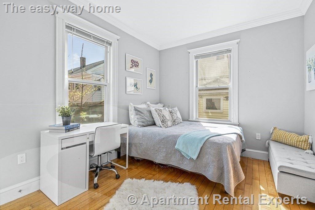 52 Stanley Ave, Tufts