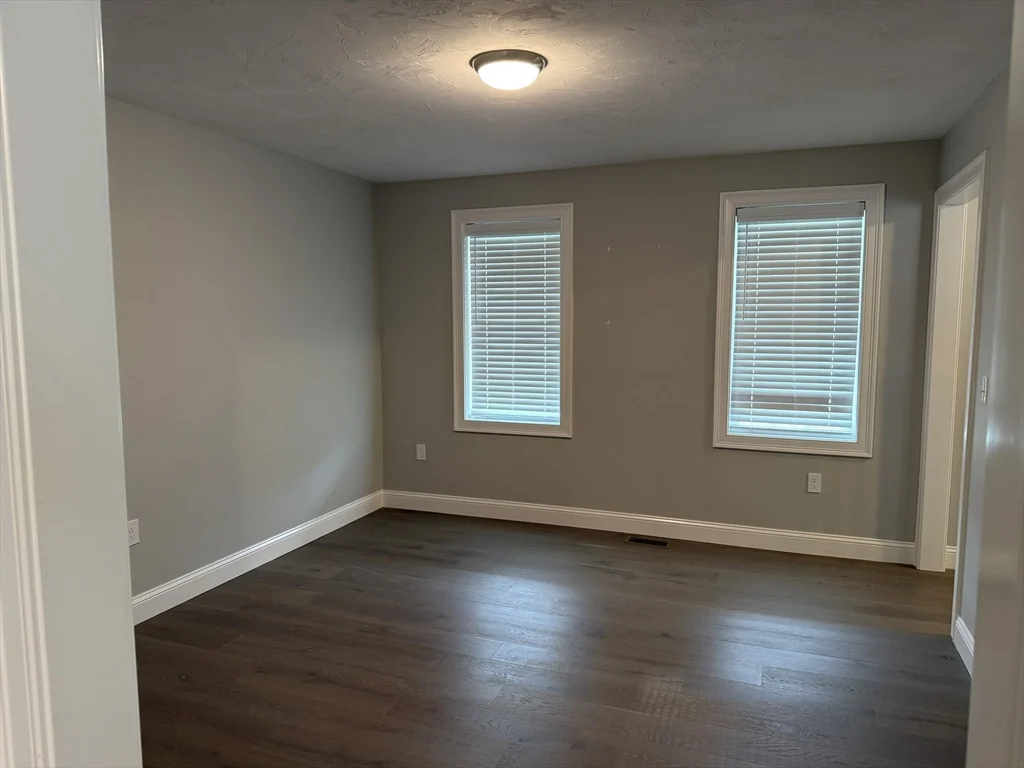 5 Pauline Way, Lakeville