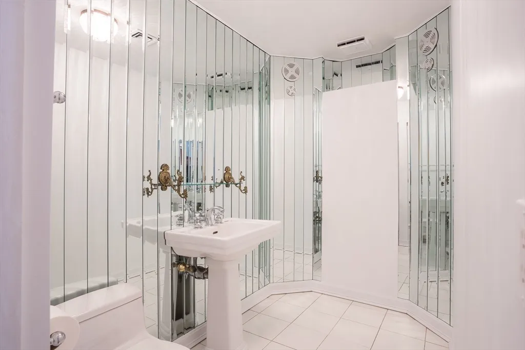 327 Commonwealth Ave, Back Bay