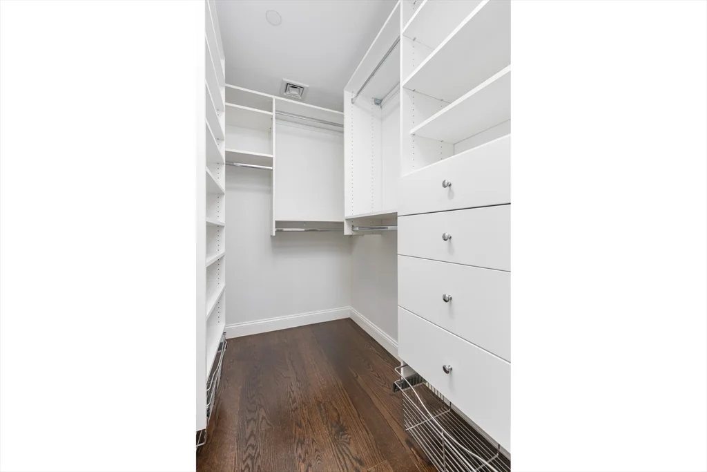 229 E Eagle St, East Boston