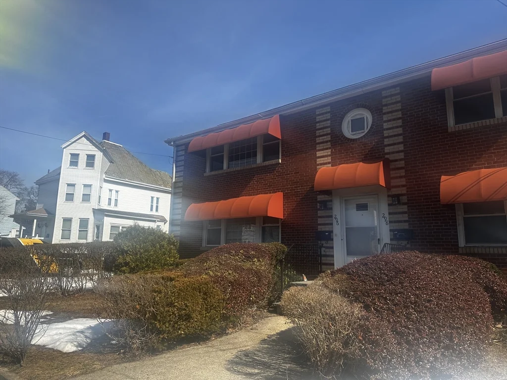 296 Wood Ave, Hyde Park