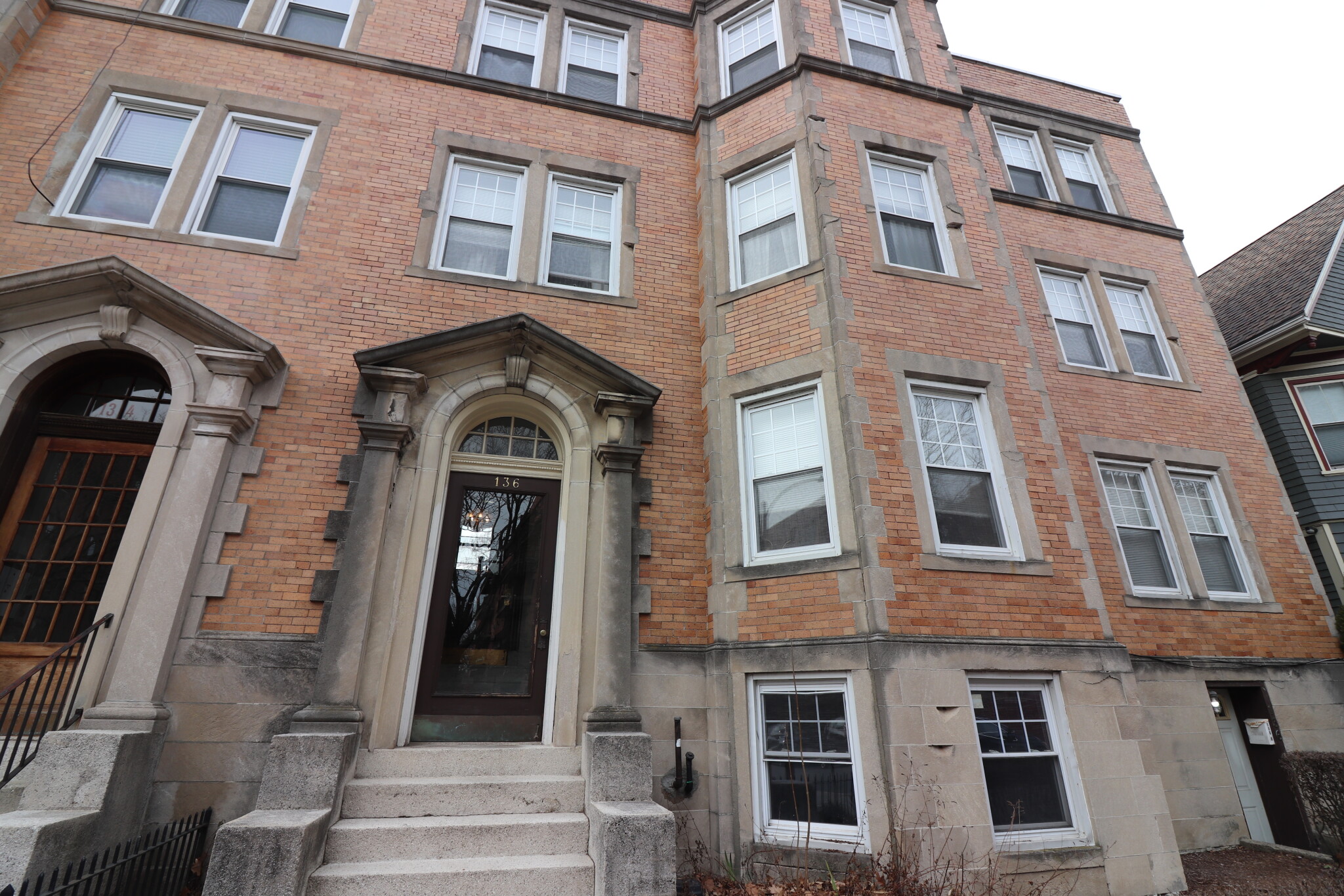 136 Pleasant St, North Brookline