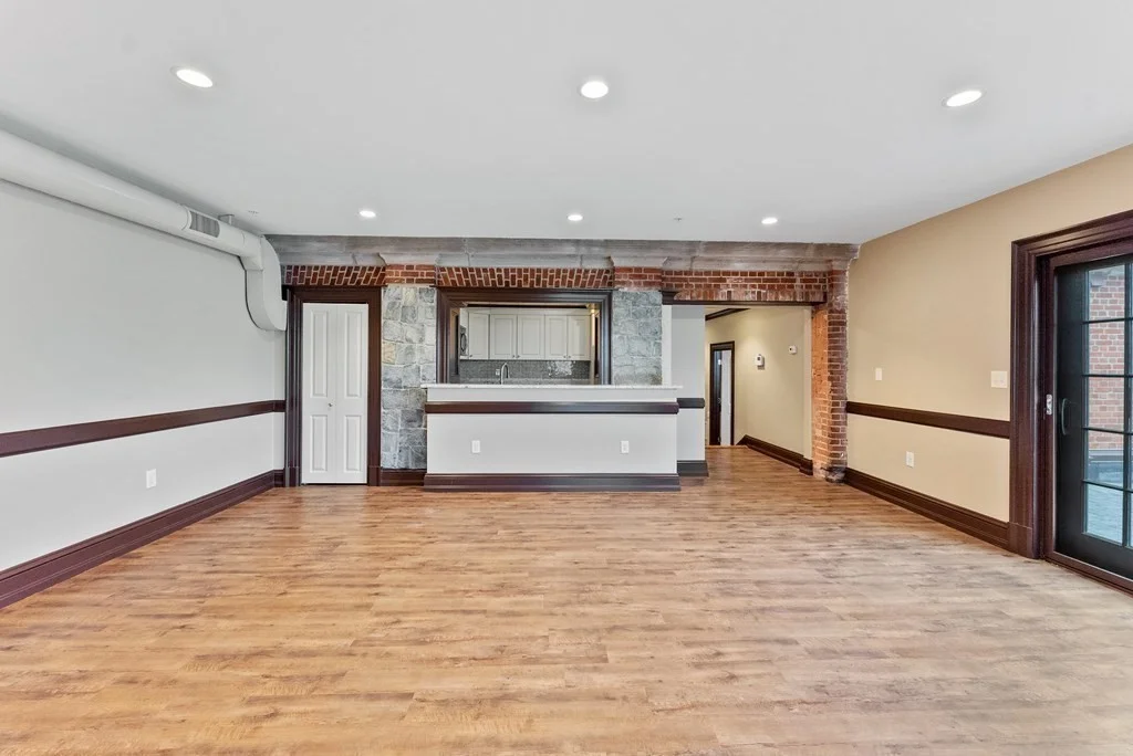 6 Main St Ext, Downtown