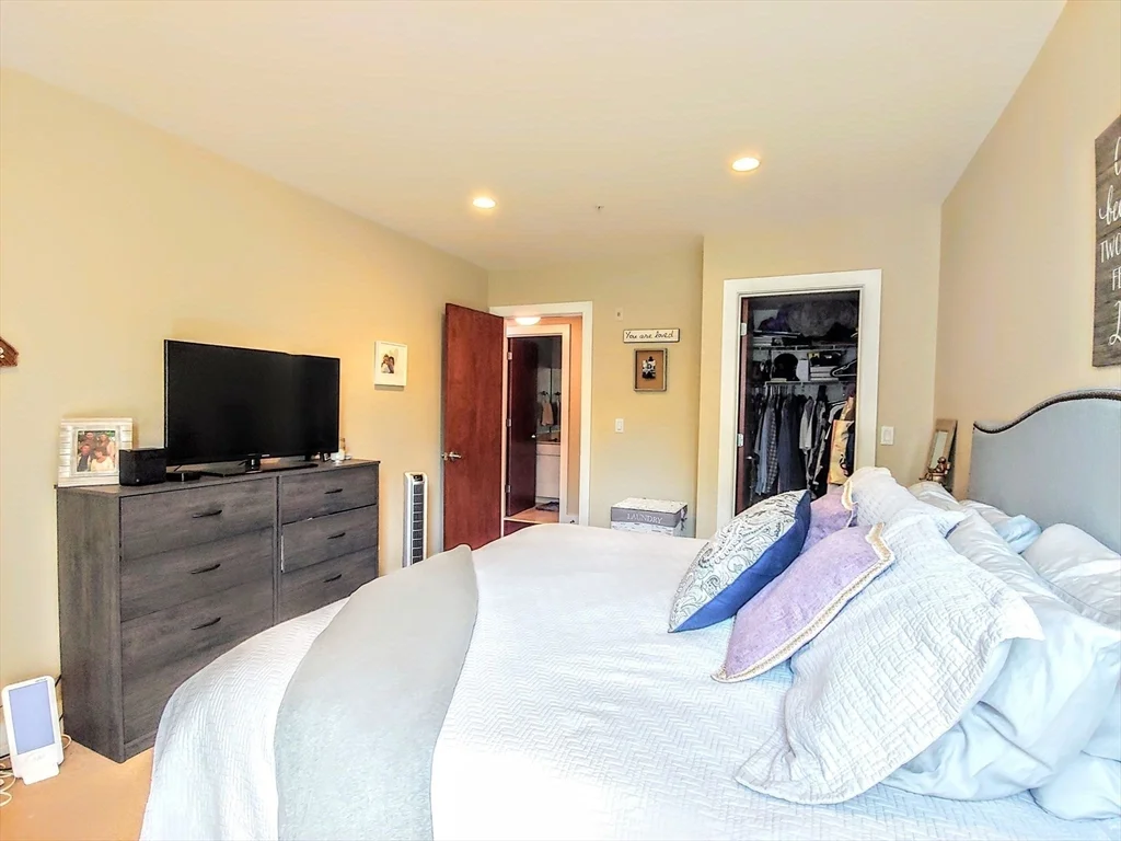 533 Cambridge St, Oak Square