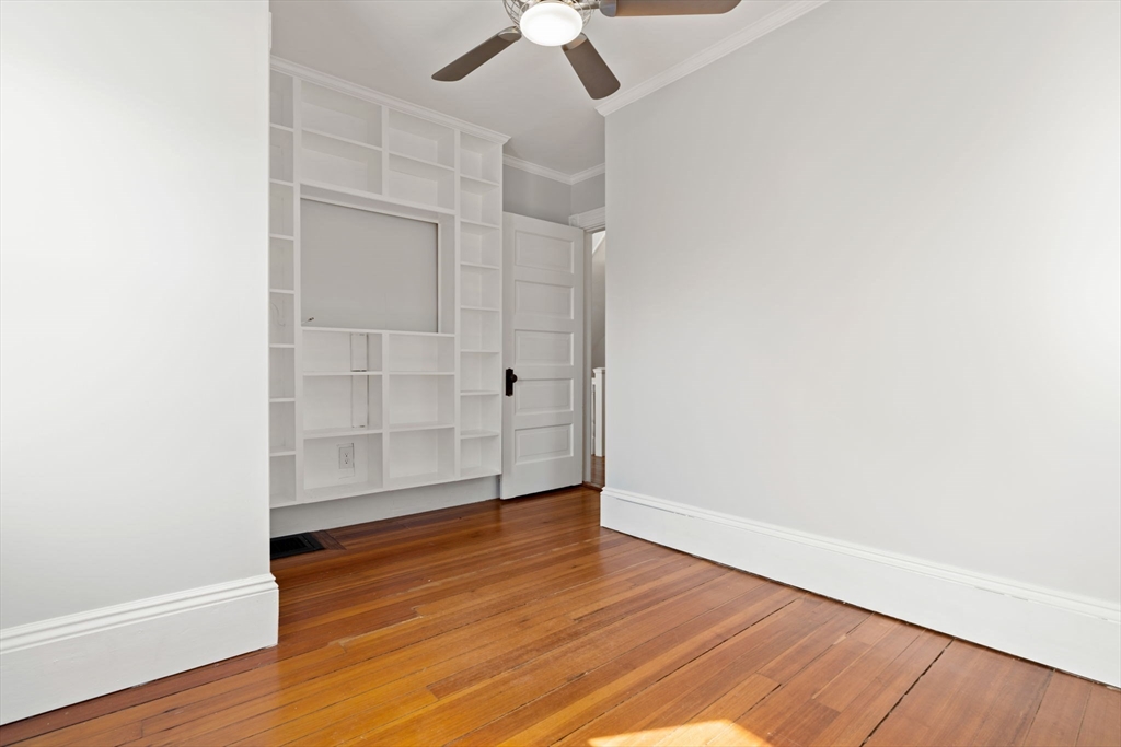 3 Clifford Ave, Beverly