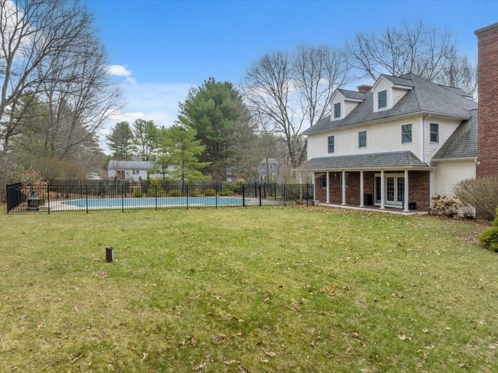 1 Glenbrook Rd, Framingham