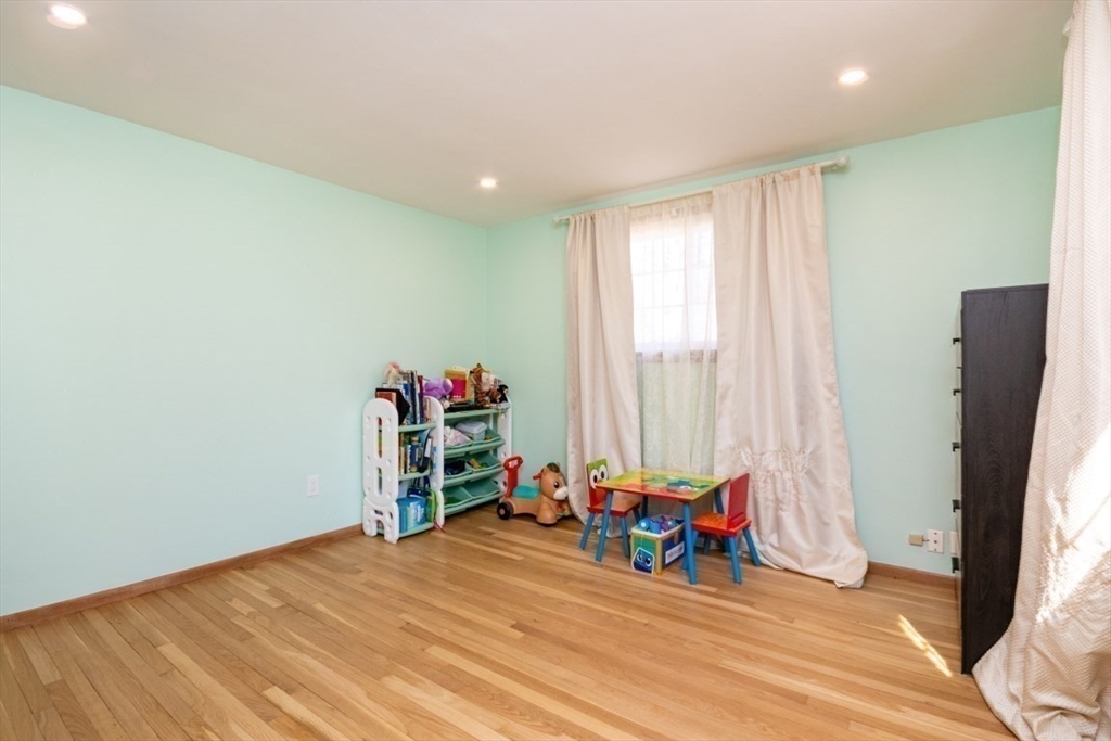 22 Livoli Rd, Framingham