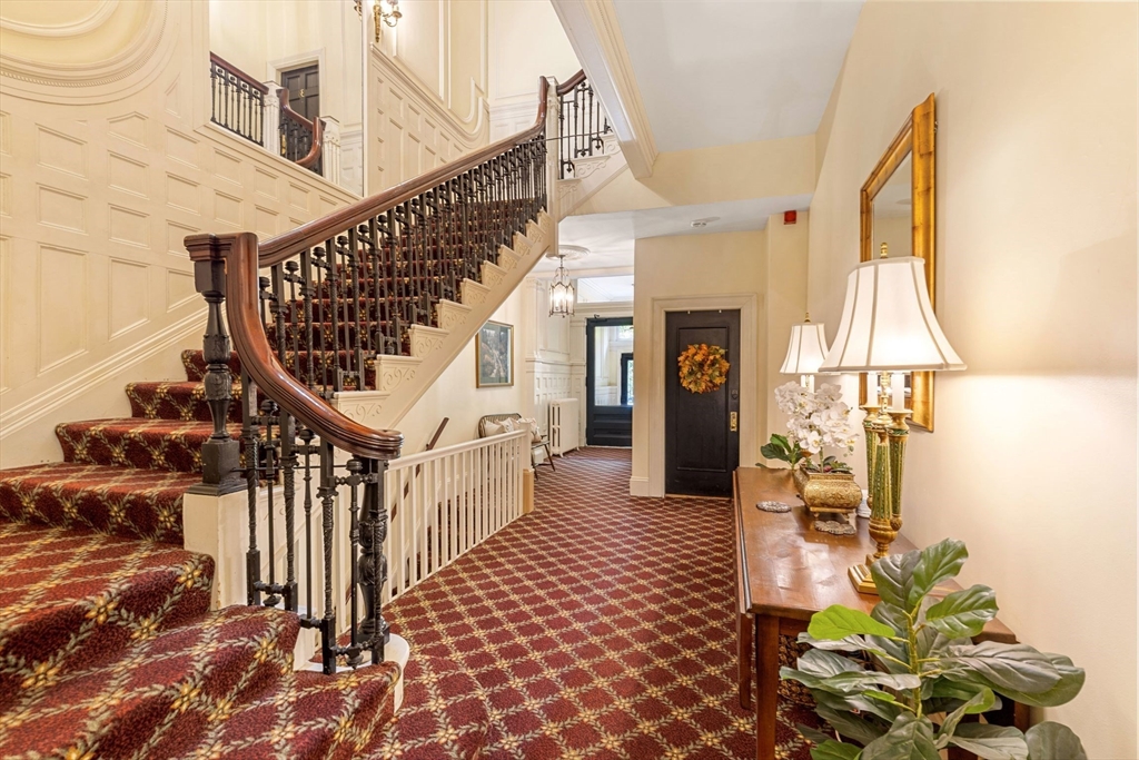 207 Commonwealth Ave, Back Bay