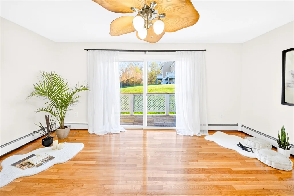 82 Camelot Dr, Worcester