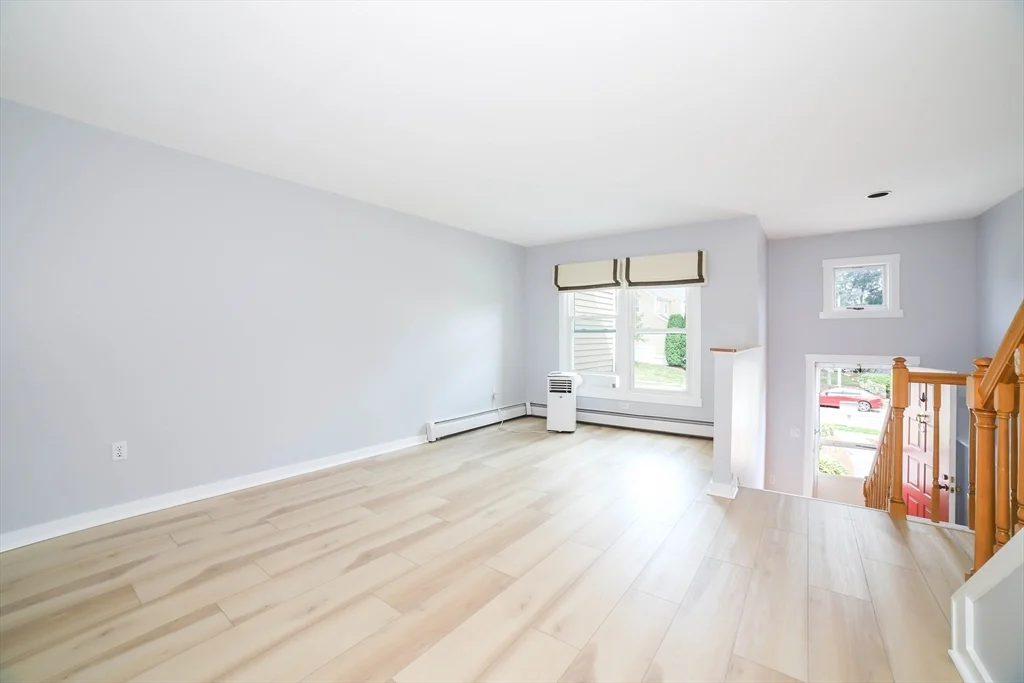 64 Camelot Dr, Tatnuck