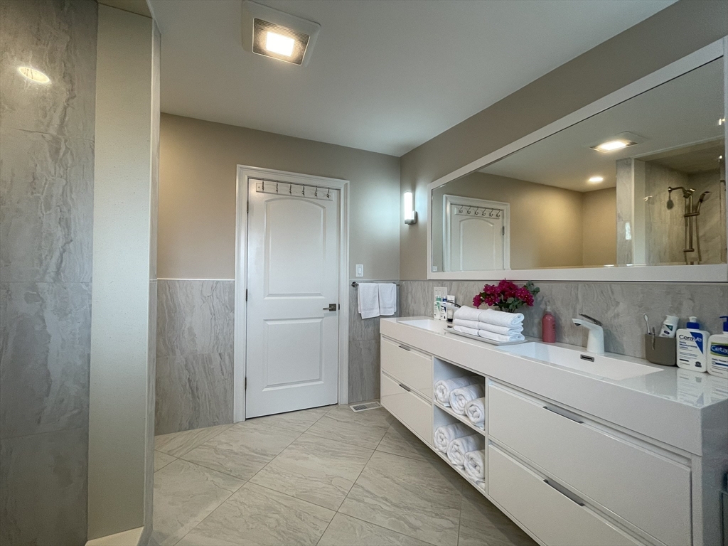 20 Trevalley Rd, Revere