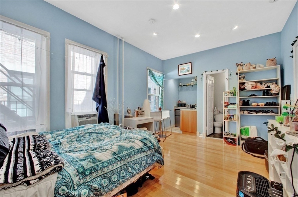 261 Beacon St, Back Bay