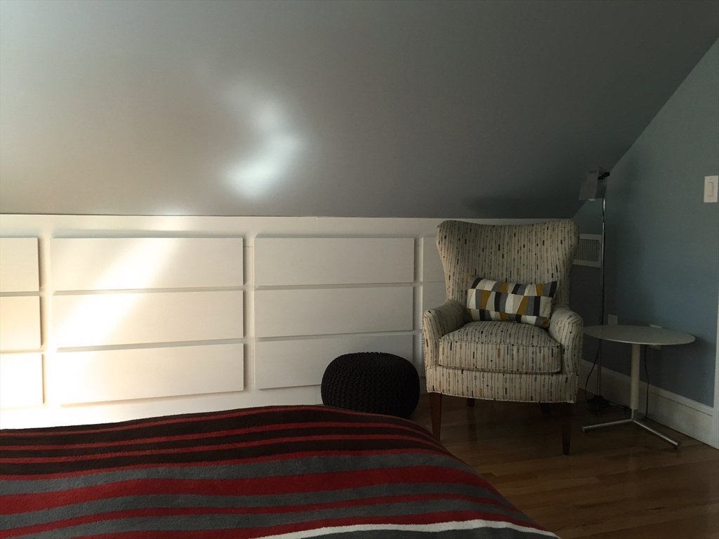 9 Irvington Rd, West Somerville