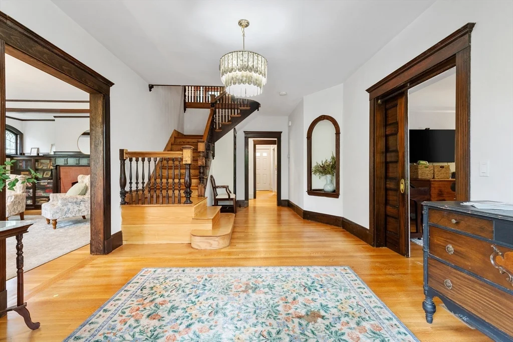 12 Windermere Ave, Arlington