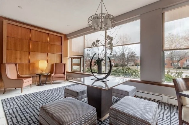 2 Hammond Pond Pkwa, Chestnut Hill