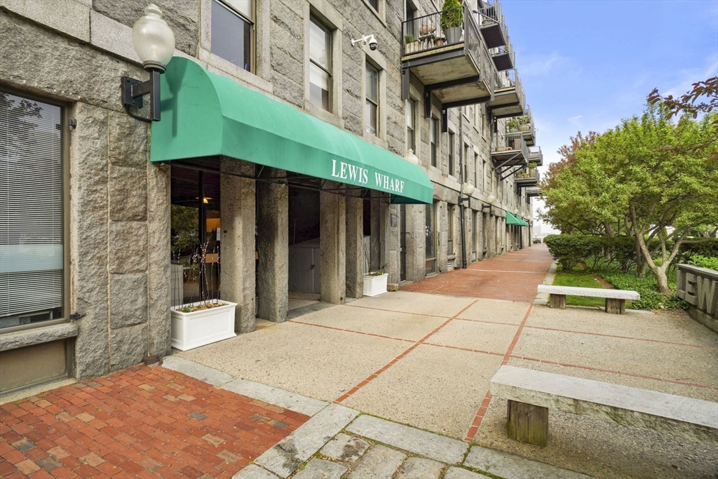28-32 Atlantic Ave, Waterfront
