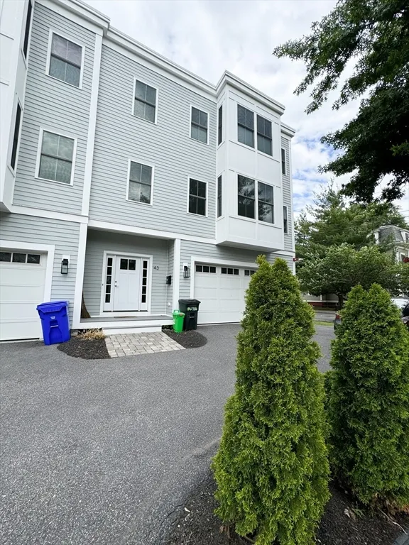 43 Mansfield St, Allston