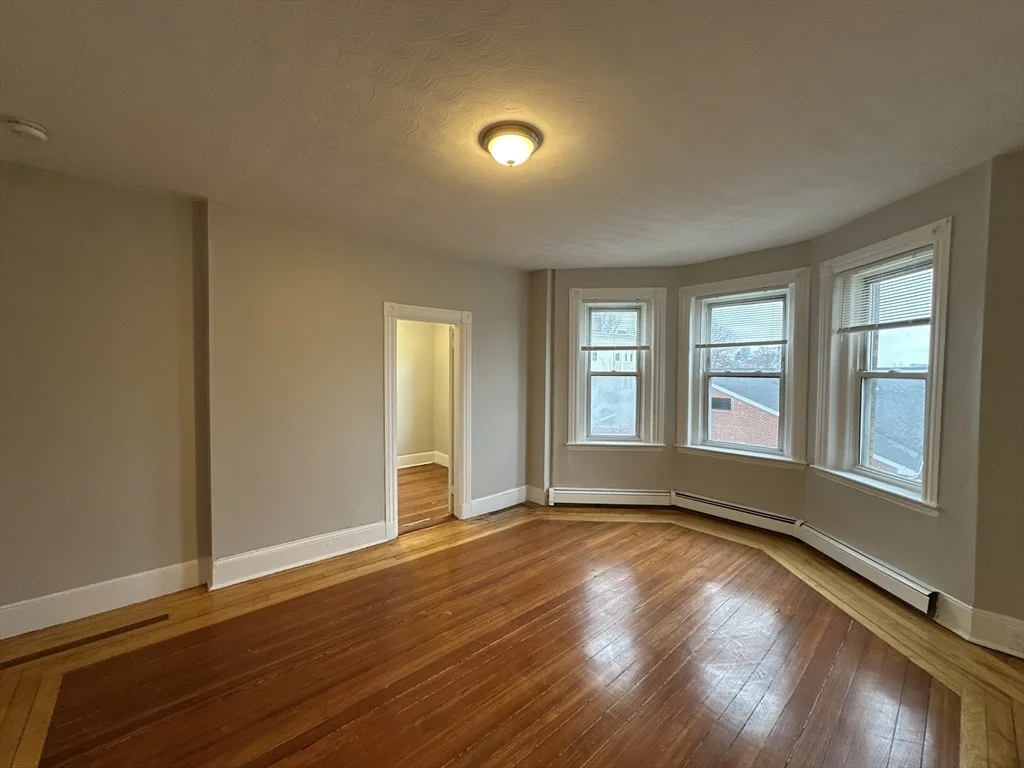 39 Forest St, Roxbury