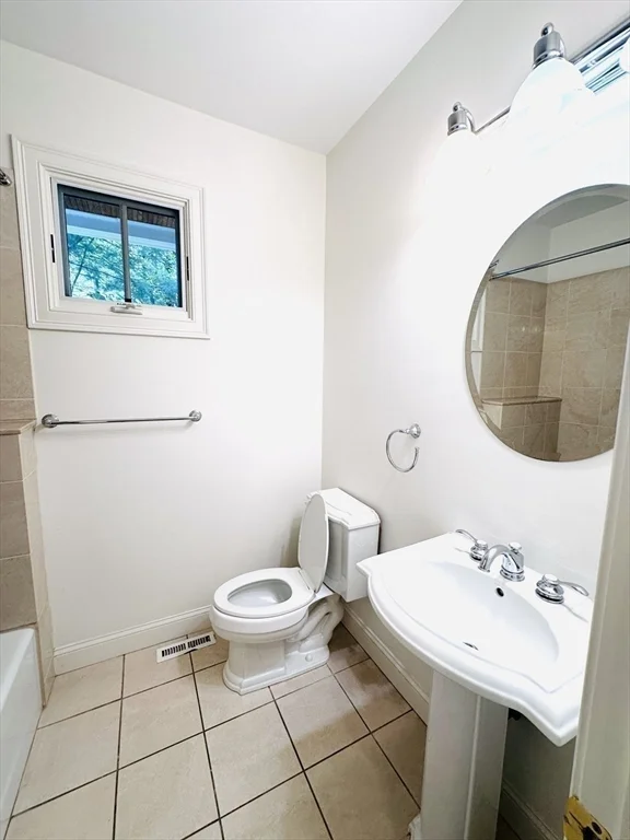 92 Johnson Woods Dr, Reading