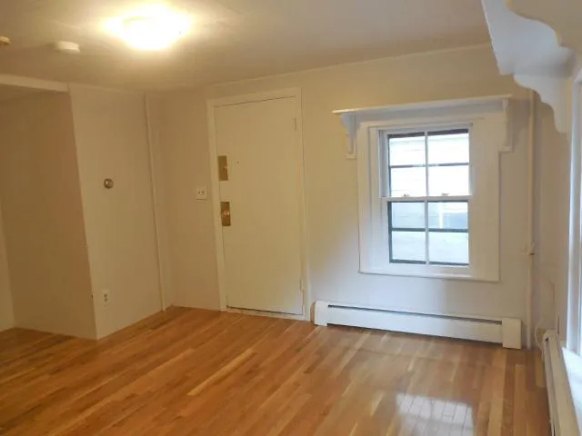 10 Smith Ave, Ward Two