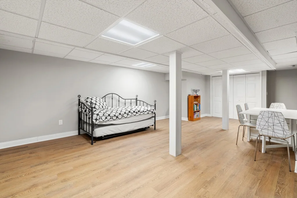 32 East Chestnut St, Sharon
