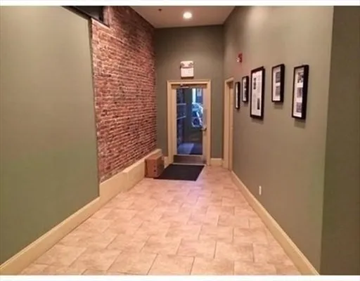 61 Market St, Lowell