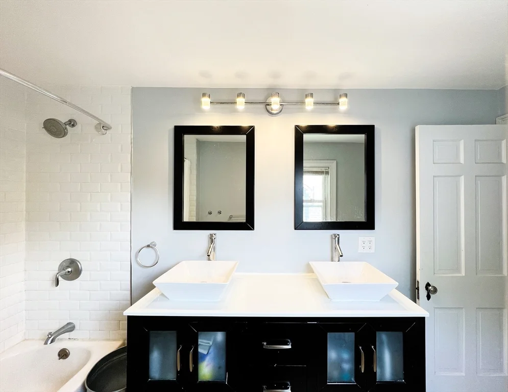 31 Grassmere Rd, Chestnut Hill