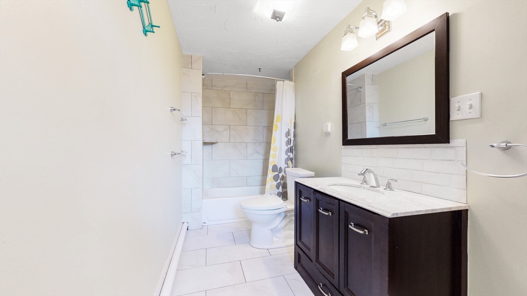 137 Peterborough St, Fenway