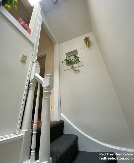 32 Irving St, Beacon Hill