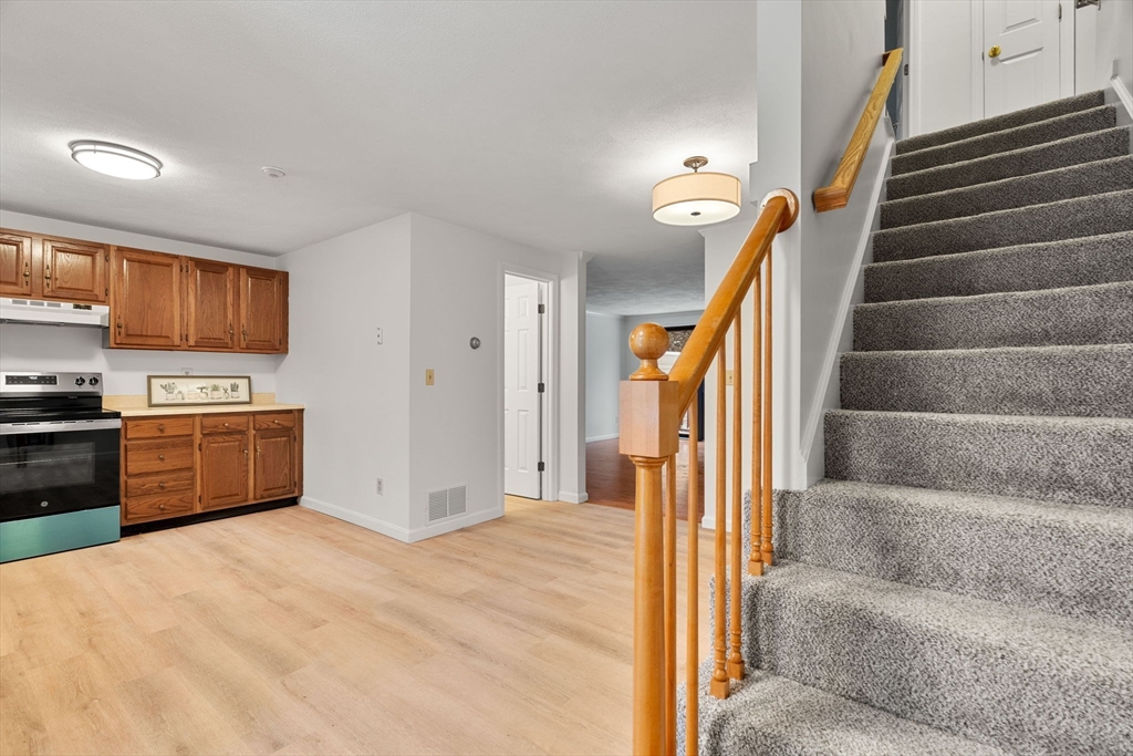 10 Carriage Ct, Merrimac