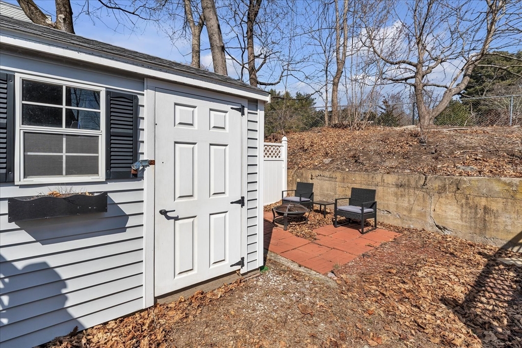 638 Main St, Walpole