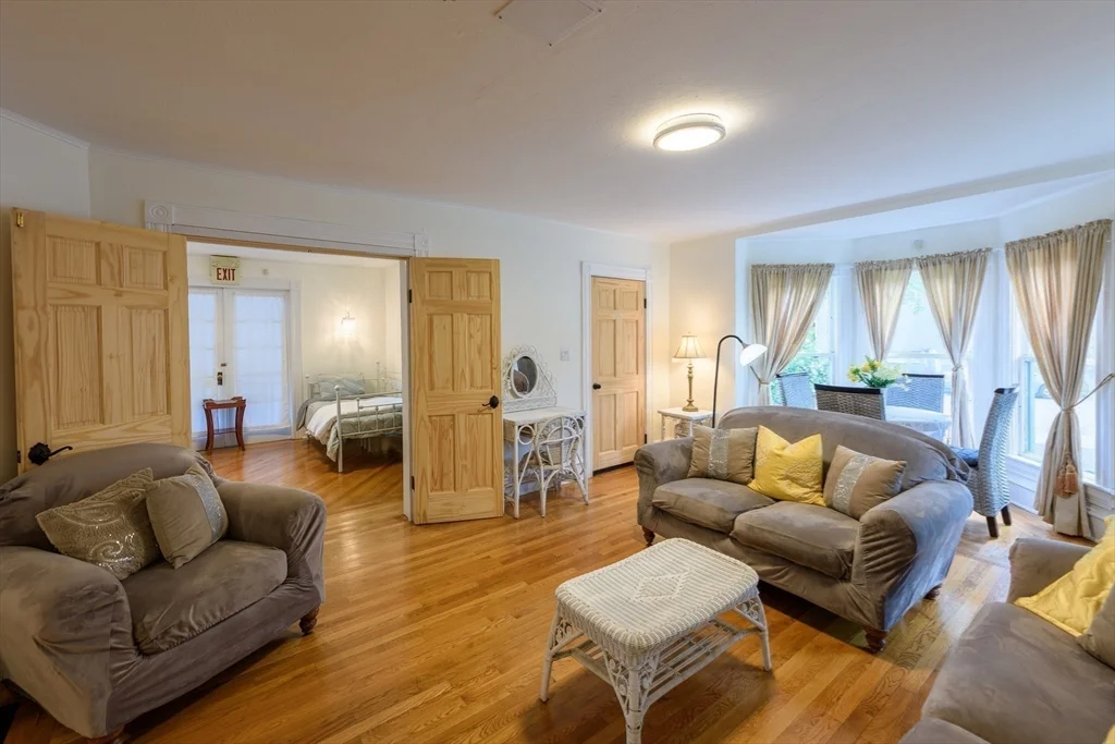 55 Samoset Ave, Oak Bluffs