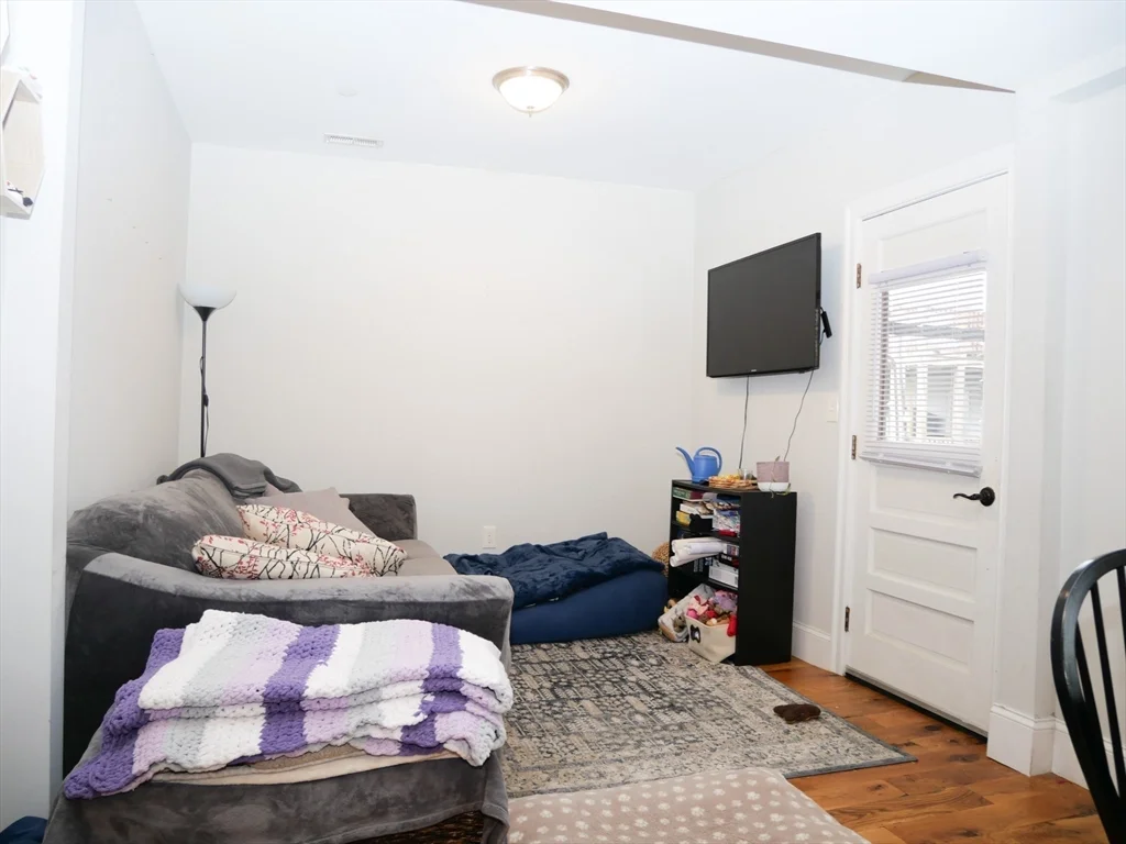 255 Paris, East Boston