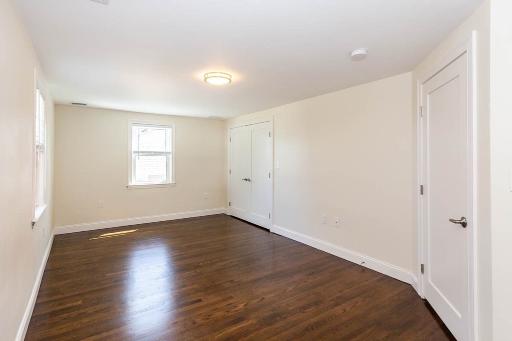 77 Rock Glen, Medford