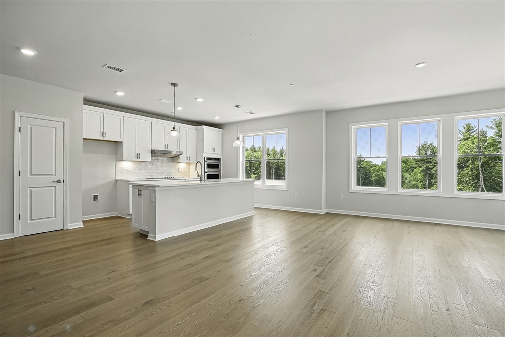 4 Winslow Ln, Grafton