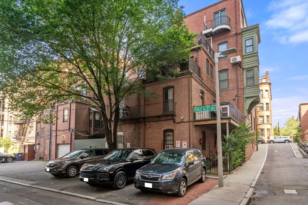 203 Saint Botolph St, Back Bay