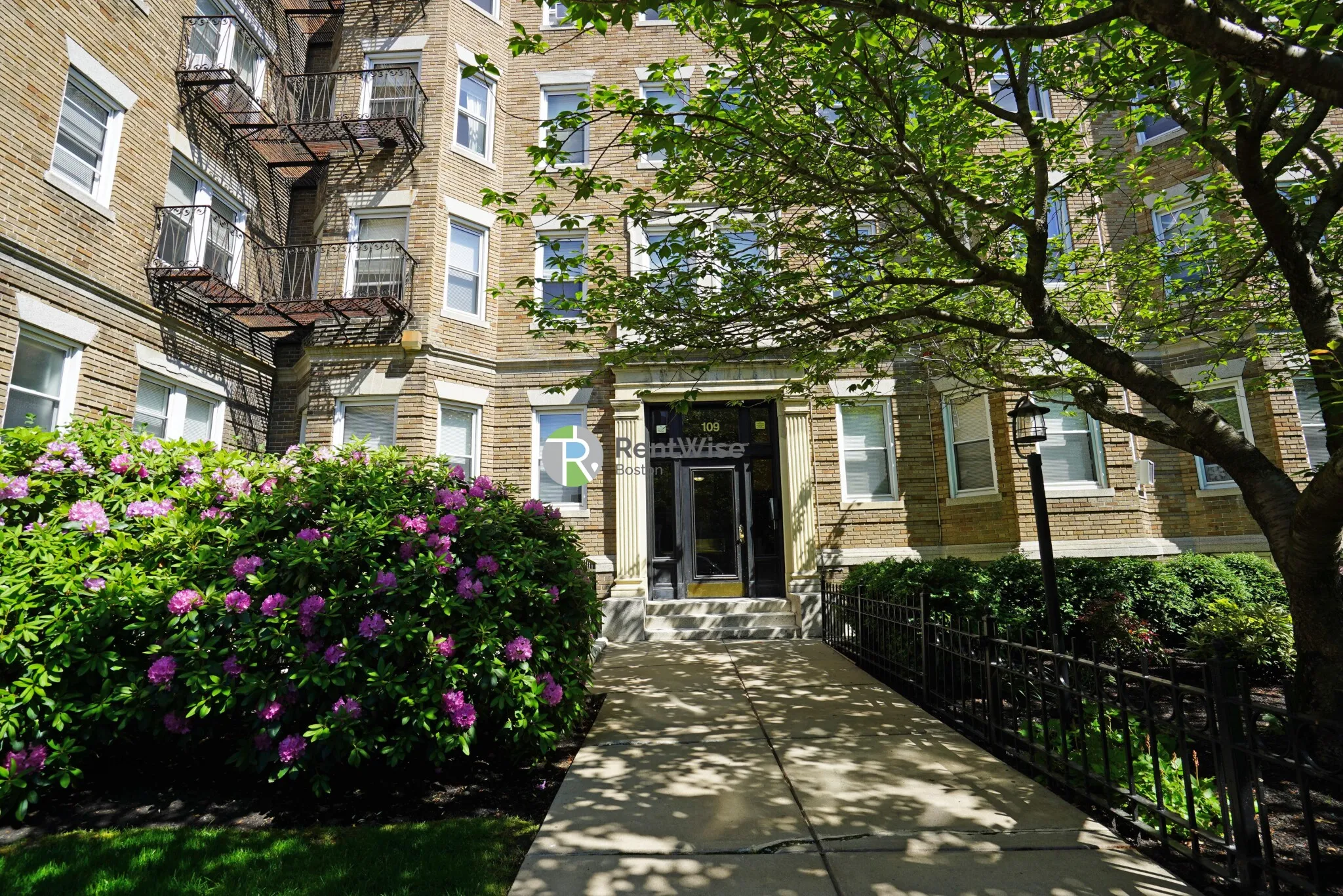 109 Queensberry St, Fenway