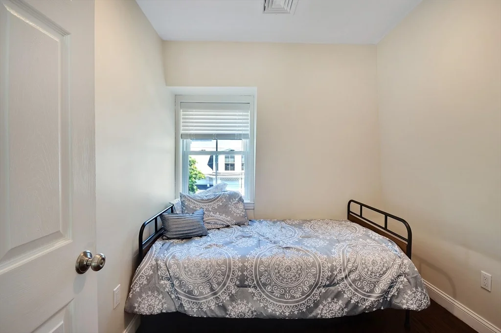 9 Atlantic St, South Boston