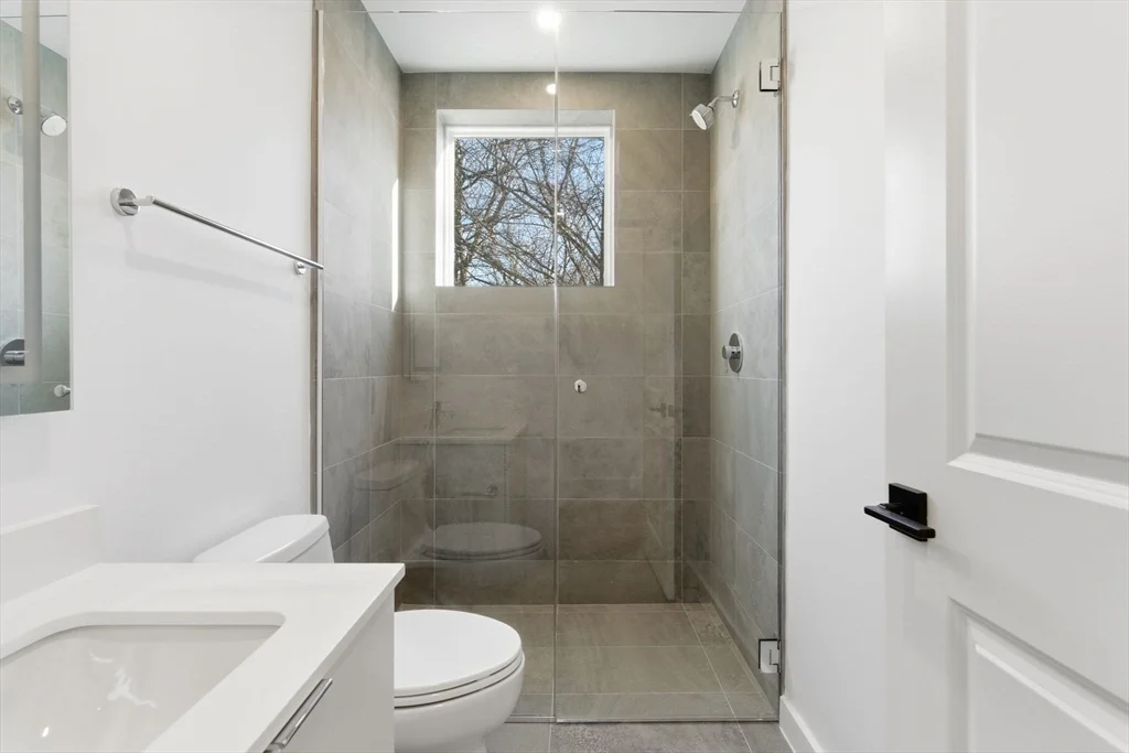 82 Louise Rd, Chestnut Hill