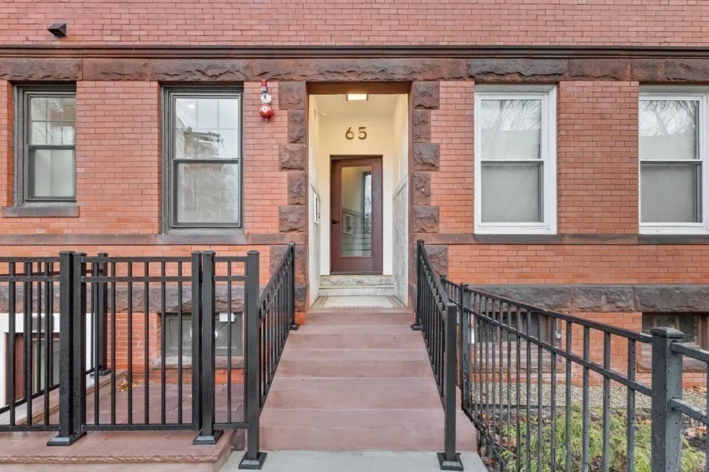 65 Pleasant St, Coolidge Corner