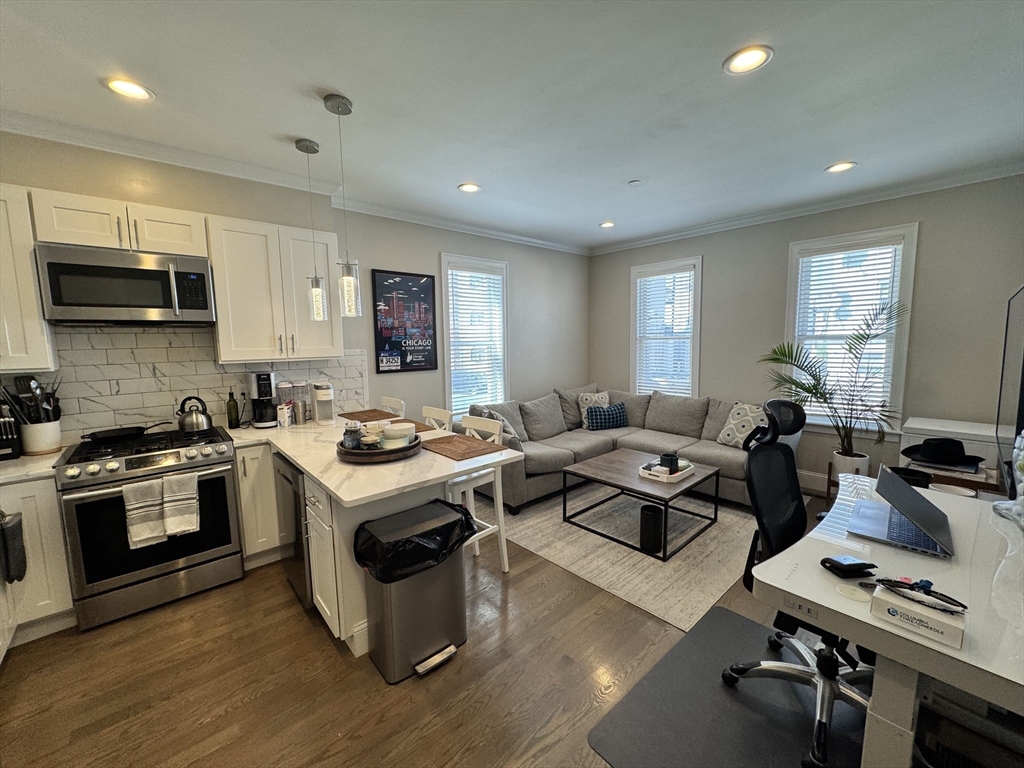 153 Everett St, East Boston