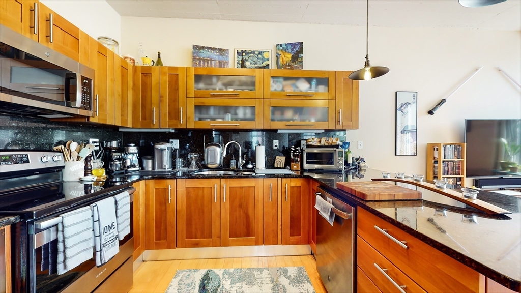 210 South, Leather District