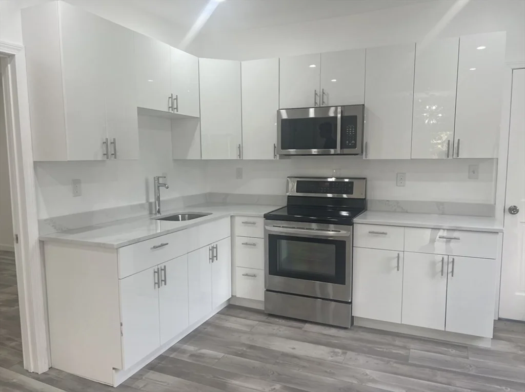 477 Hilldale Ave, Haverhill