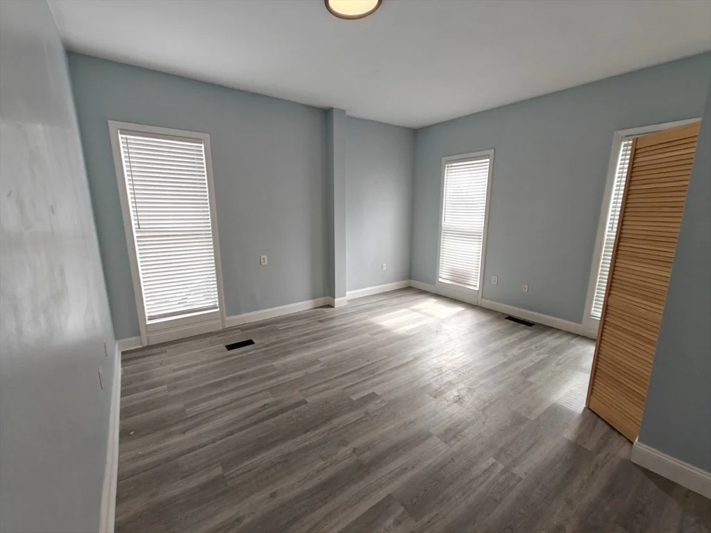 102 Mount Pleasant Ave, Roxbury
