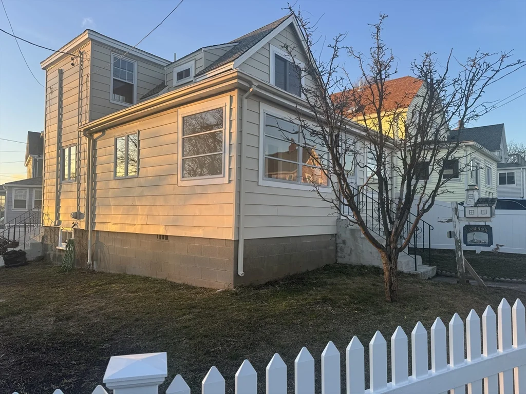 2 Sea Ave, Quincy