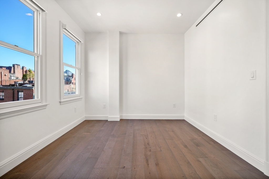 112 Myrtle, Beacon Hill