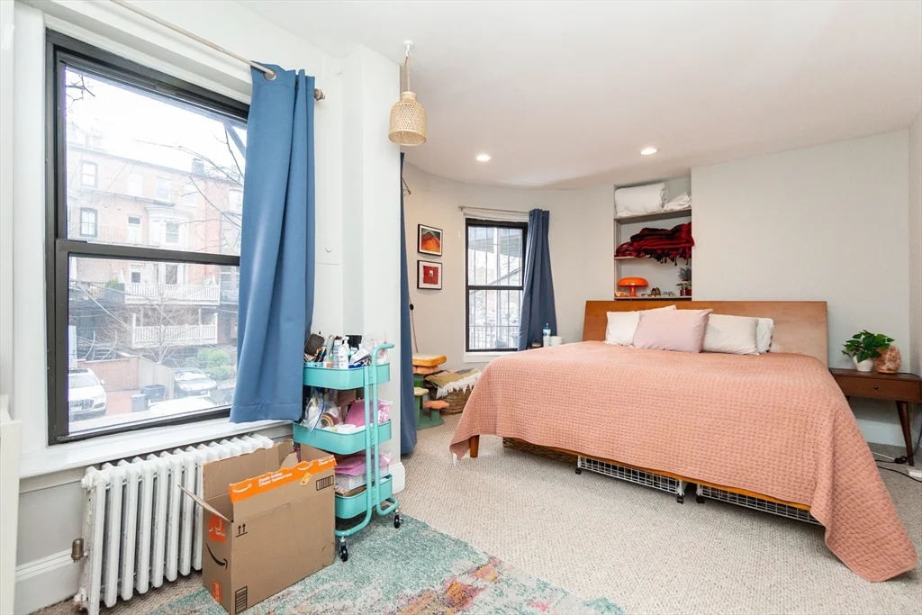 209 W Newton, Back Bay