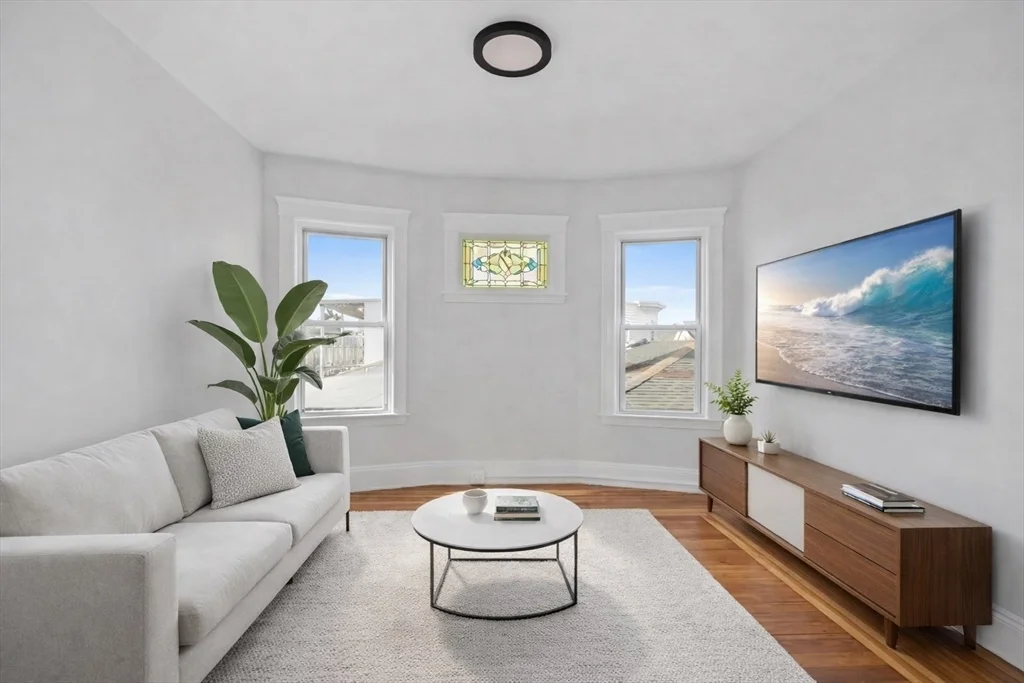 33 Harbor View St, Dorchester