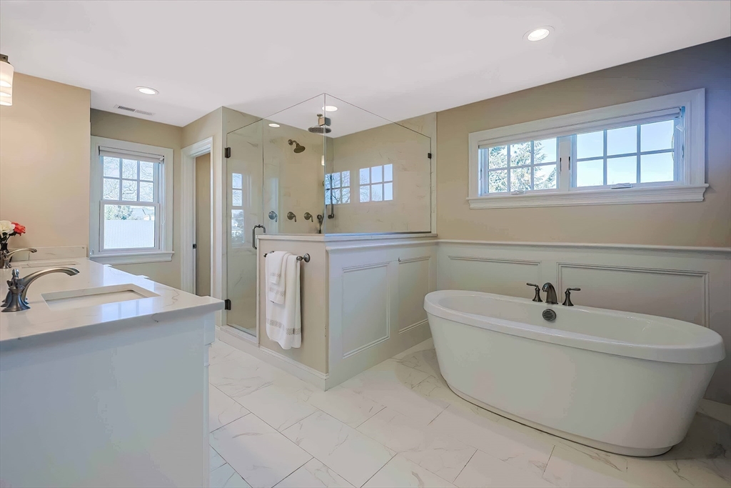 7 Marshall Rd, Wellesley